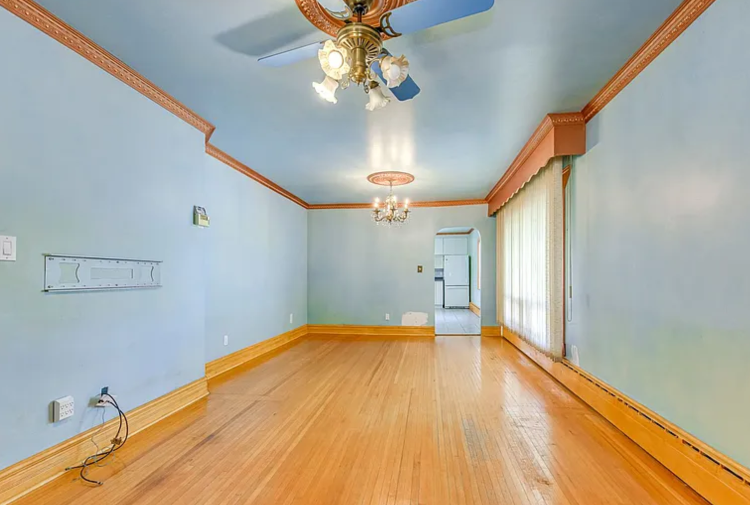 The property is a detached single-family home located in the neighbourhood Thistletown‑Beaumonde Heights in Toronto, postal code M9V 1E6.